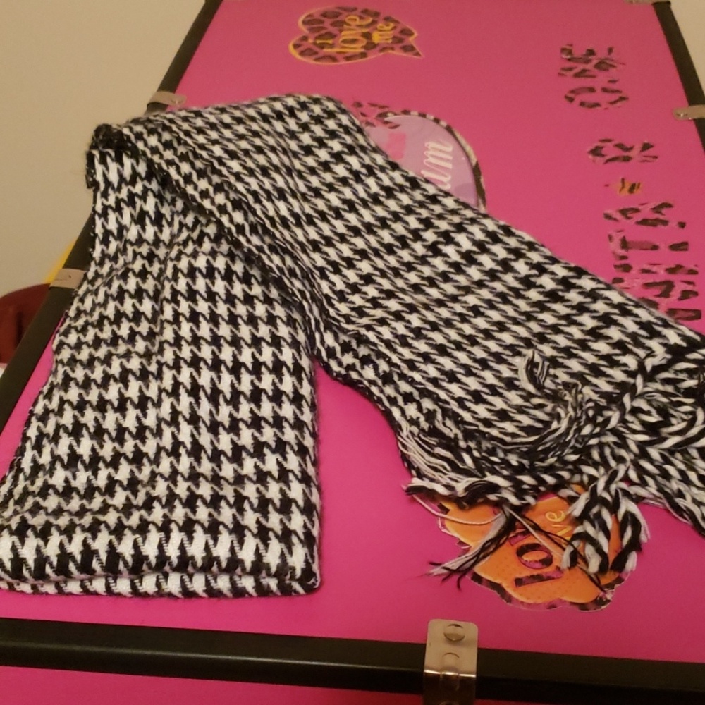 Two cute scarfs!!